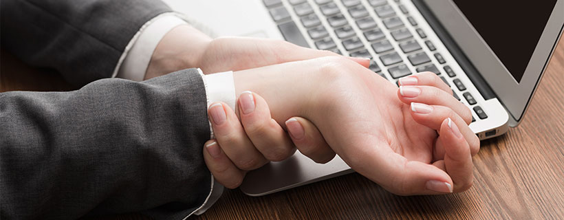 Patient suffering from Carpal Tunnel Syndrome in need of chiropractor in San Francisco